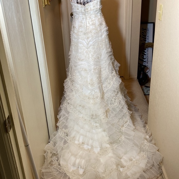 Oleg Cassini Ivory Wedding Dress with Train - Picture 7 of 14
